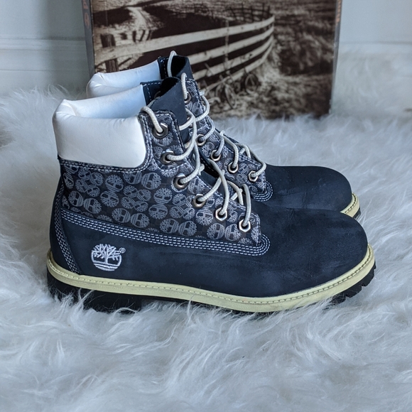 Timberland Navy and White Nubuck 6' Boots - Picture 3 of 15